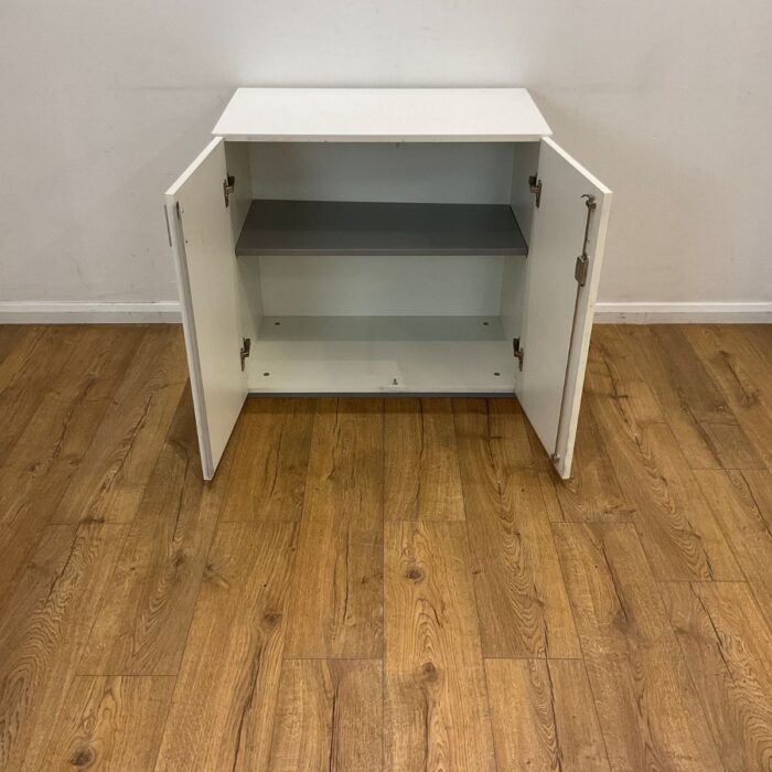 Two door wooden executive office cabinet - Image 3